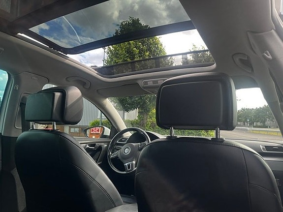 Volkswagen Passat 9 of 13