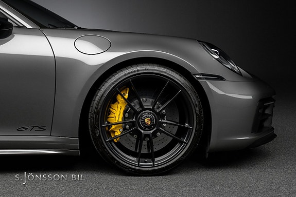 Porsche 911 Carrera 4 GTS 8 of 22