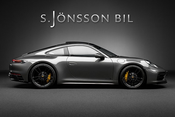 Porsche 911 Carrera 4 GTS 2 of 22