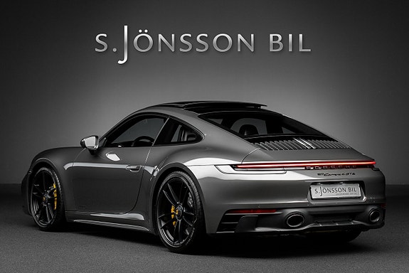 Porsche 911 Carrera 4 GTS 5 of 22