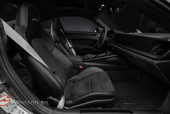 Porsche 911 Carrera 4 GTS 20 of 22