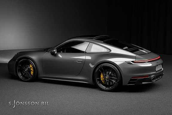Porsche 911 Carrera 4 GTS 7 of 22