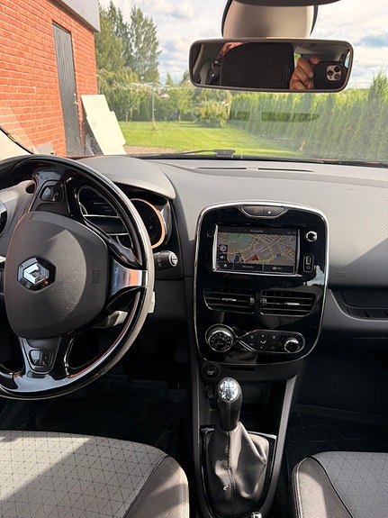 Renault Clio 2 of 5