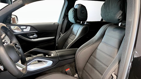 Mercedes-Benz GLS450 4 of 9