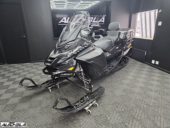 Ski-Doo Expedition SE 900 ACE Turbo R 2 of 8