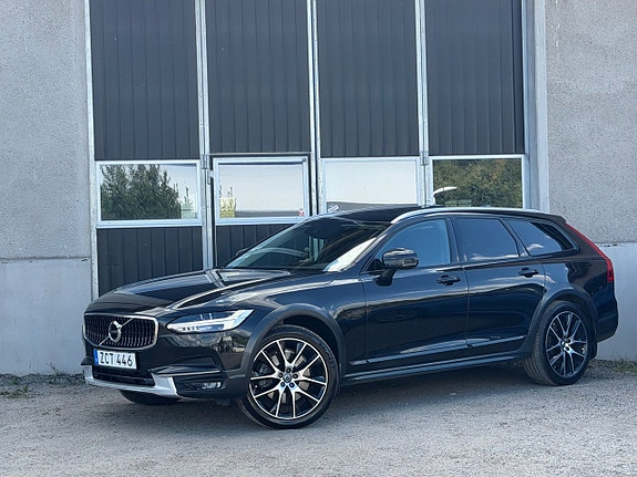 Volvo V90 Cross Country 2 of 19