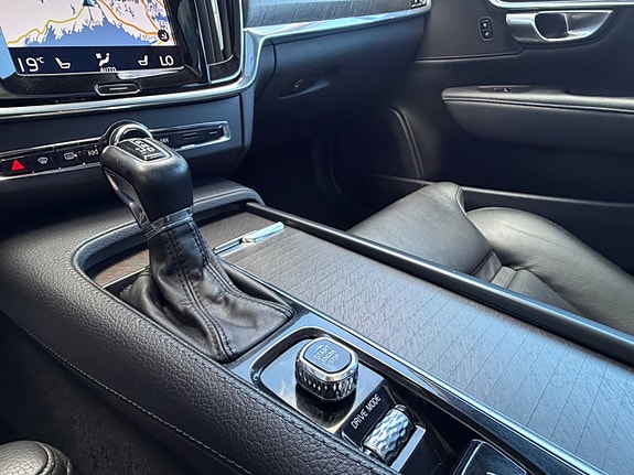 Volvo V90 Cross Country 12 of 19