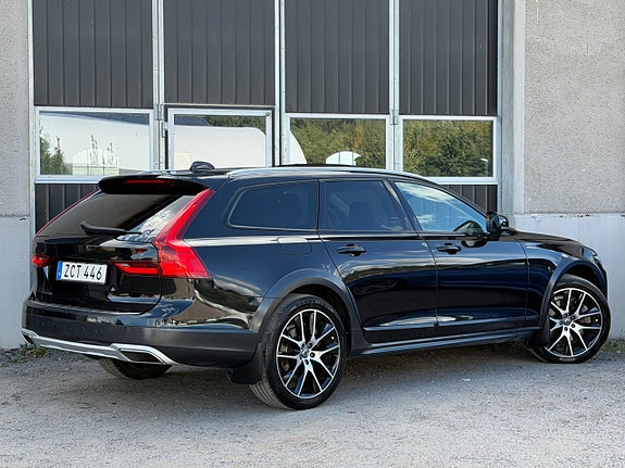 Volvo V90 Cross Country 4 of 19