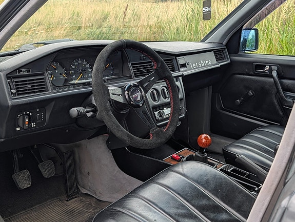 Mercedes-Benz W201 2 of 13