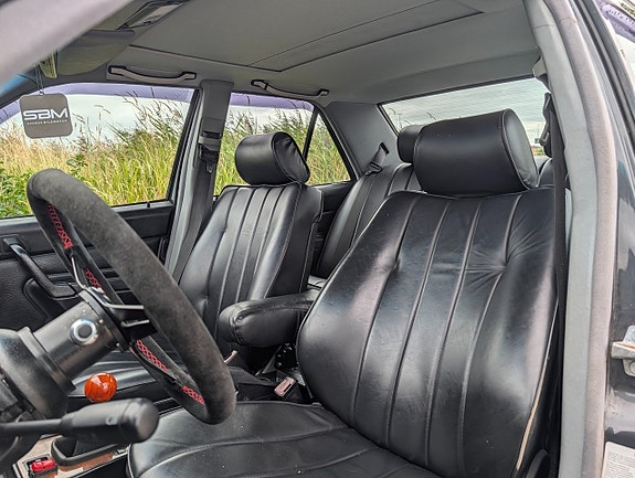 Mercedes-Benz W201 3 of 13