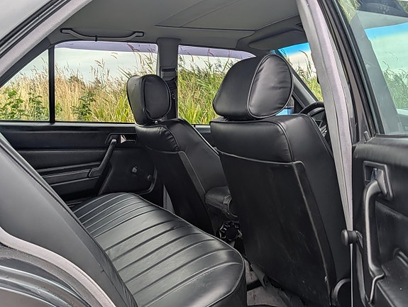 Mercedes-Benz W201 9 of 13