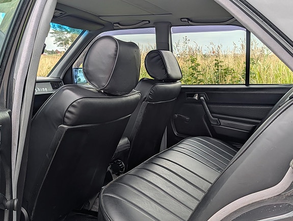 Mercedes-Benz W201 6 of 13