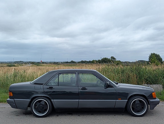 Mercedes-Benz W201 10 of 13