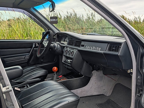 Mercedes-Benz W201 12 of 13