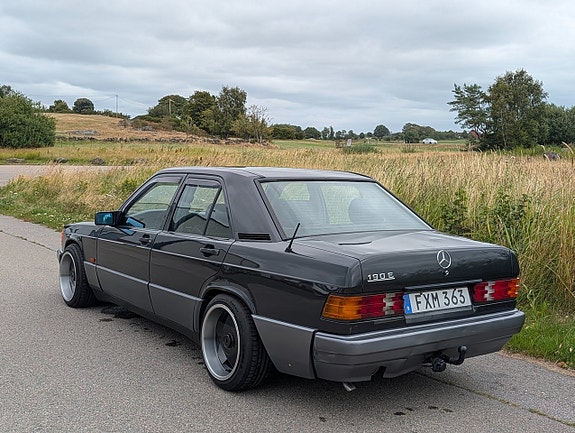 Mercedes-Benz W201 7 of 13