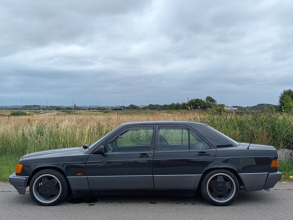Mercedes-Benz W201 5 of 13