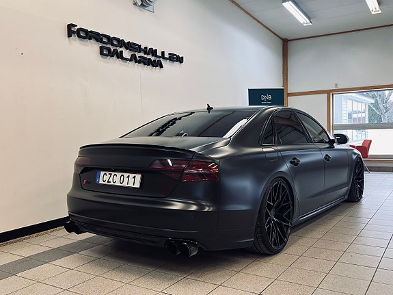 Audi S8 7 of 24