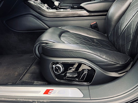 Audi S8 17 of 24