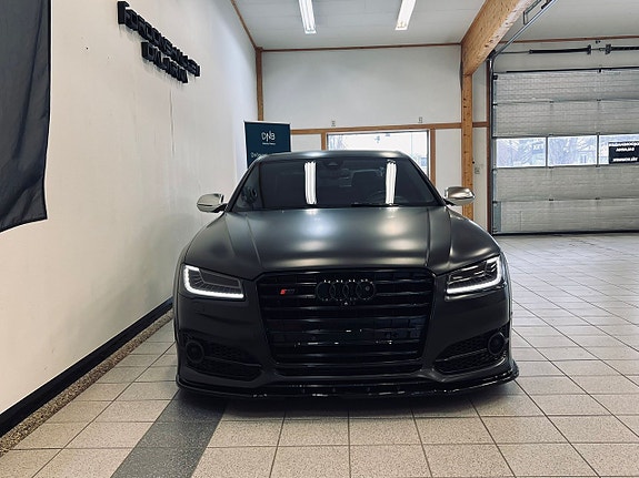 Audi S8 2 of 24