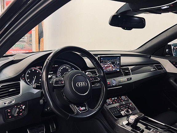 Audi S8 12 of 24