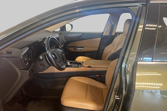 Lexus NX450h+ 7 of 11