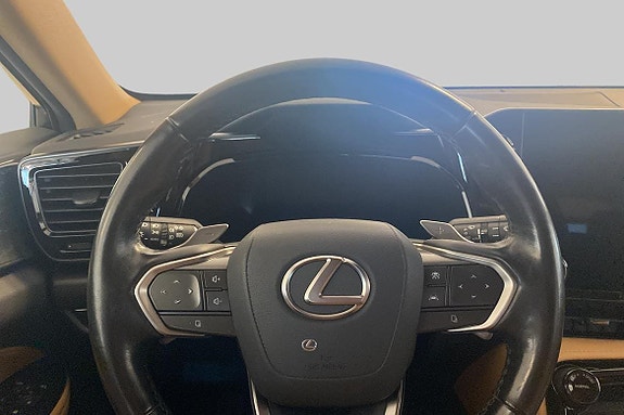 Lexus NX450h+ 6 of 11