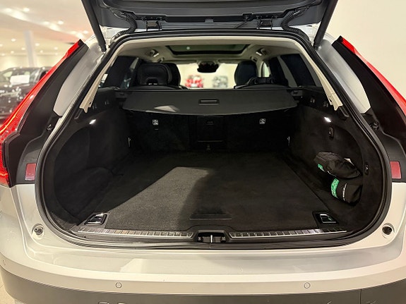 Volvo V90 Cross Country 10 of 18