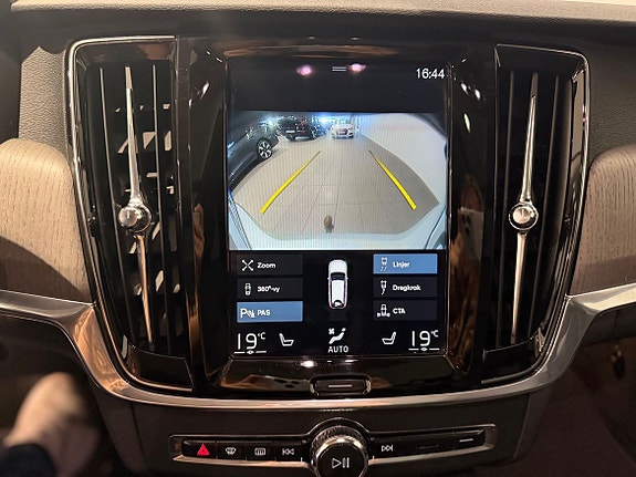 Volvo V90 Cross Country 16 of 18
