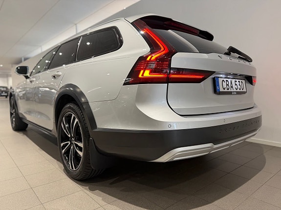 Volvo V90 Cross Country 7 of 18