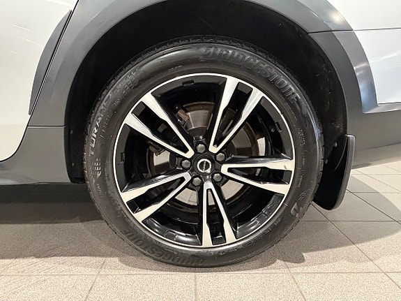 Volvo V90 Cross Country 4 of 18