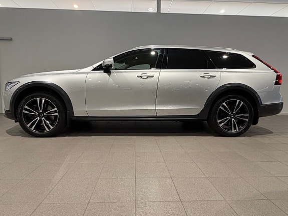 Volvo V90 Cross Country 3 of 18