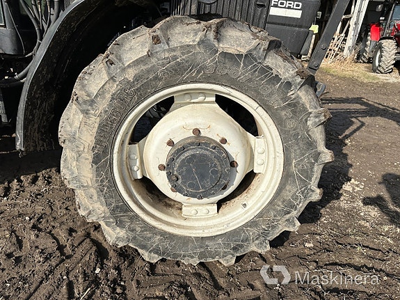 Traktor New Holland 7740 + Frontlastare 20 of 27