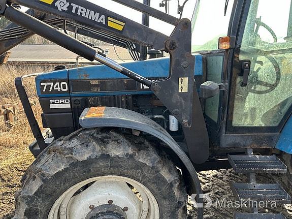 Traktor New Holland 7740 + Frontlastare 11 of 27