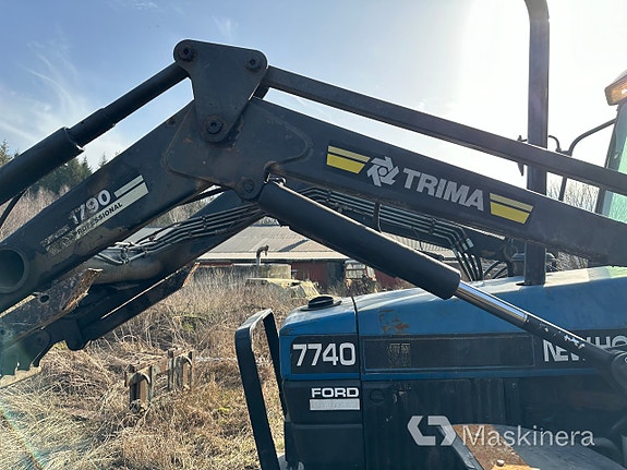 Traktor New Holland 7740 + Frontlastare 12 of 27