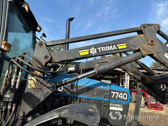 Traktor New Holland 7740 + Frontlastare 19 of 27