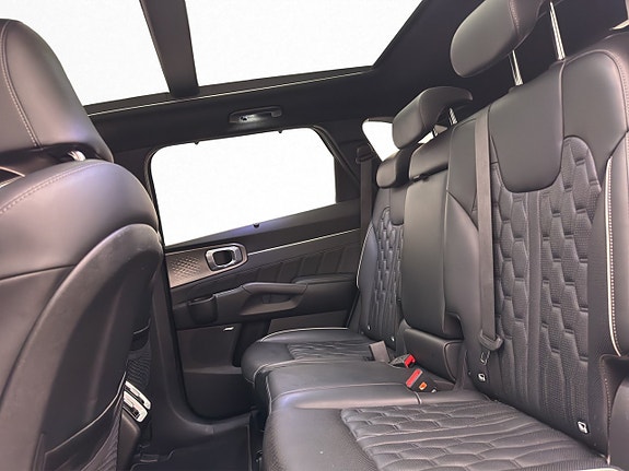 Kia Sorento 18 of 30