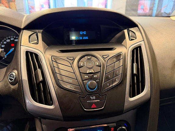 Ford Focus 12 of 24
