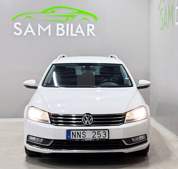 Volkswagen Passat 2 of 16