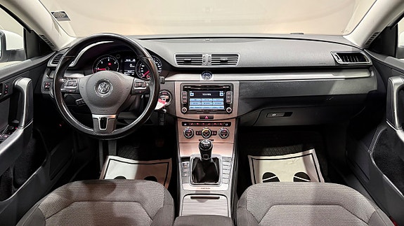 Volkswagen Passat 10 of 16
