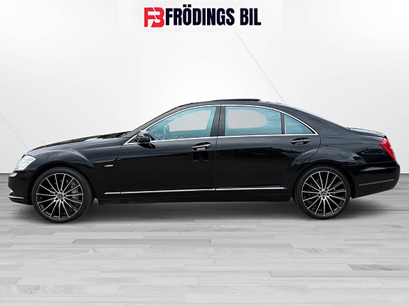 Mercedes-Benz S500 2 of 24