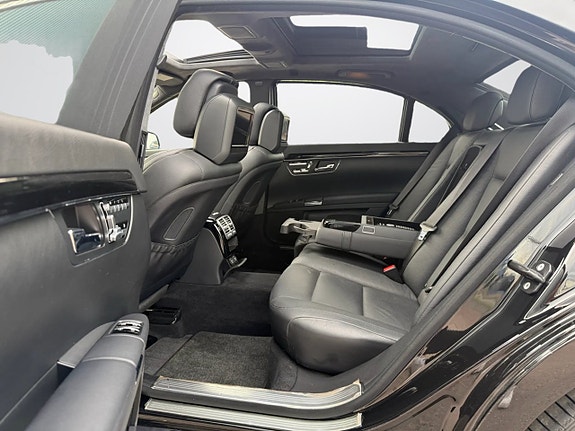 Mercedes-Benz S500 17 of 24