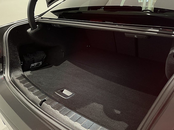 BMW 330e 6 of 19