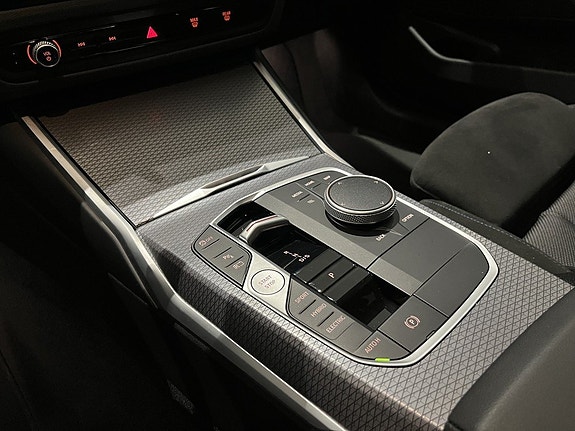 BMW 330e 16 of 19