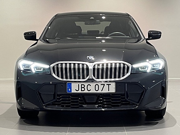 BMW 330e 2 of 19