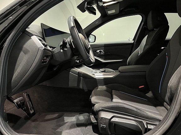 BMW 330e 10 of 19