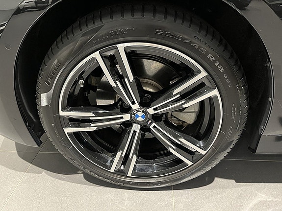BMW 330e 5 of 19