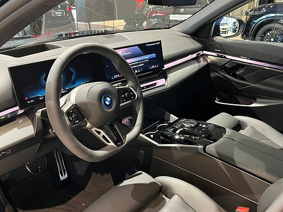 BMW i5 8 of 21
