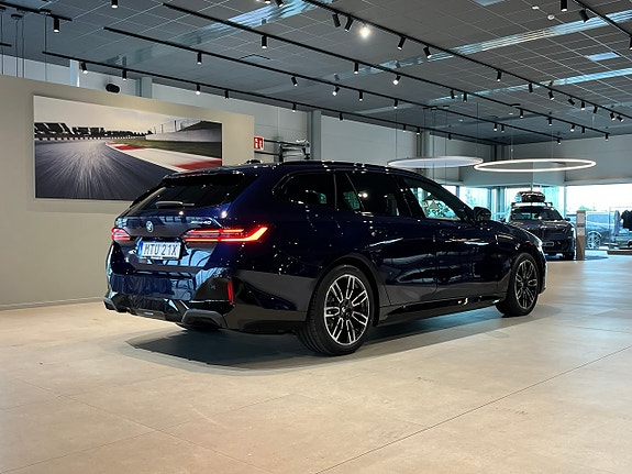BMW i5 4 of 21