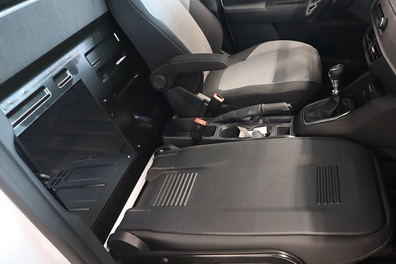 Ford Transit Courier 9 of 17