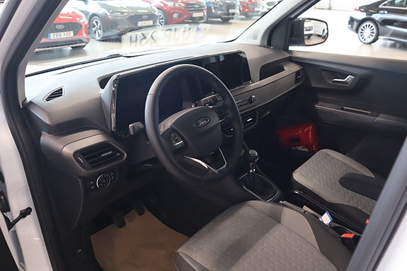 Ford Transit Courier 6 of 17